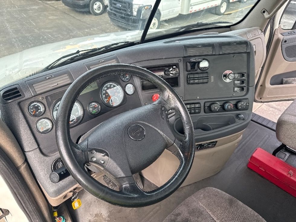 Day Cab Tractor-Heavy Duty Tractors-Freightliner-2019-Cascadia 12564ST-Chicago (Chicago Ridge)-IL-251,734\n\t\tmiles-$ 52,000 - Image 11