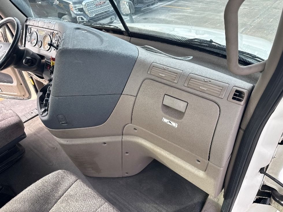 Day Cab Tractor-Heavy Duty Tractors-Freightliner-2019-Cascadia 12564ST-Chicago (Chicago Ridge)-IL-251,734\n\t\tmiles-$ 52,000 - Image 13