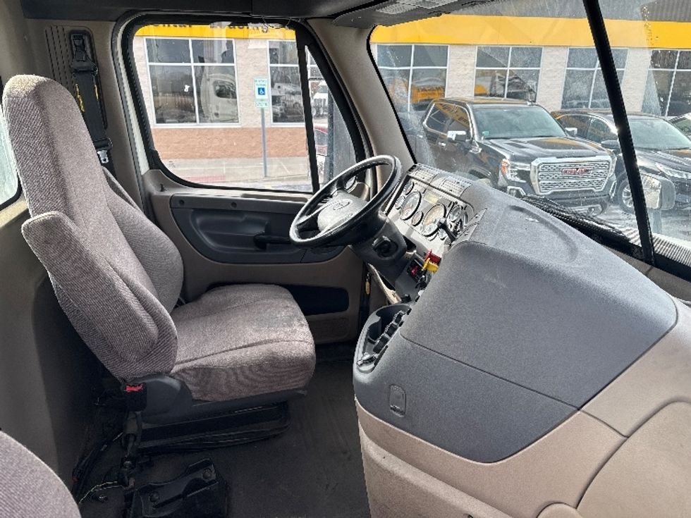 Day Cab Tractor-Heavy Duty Tractors-Freightliner-2019-Cascadia 12564ST-Chicago (Chicago Ridge)-IL-251,734\n\t\tmiles-$ 52,000 - Image 14