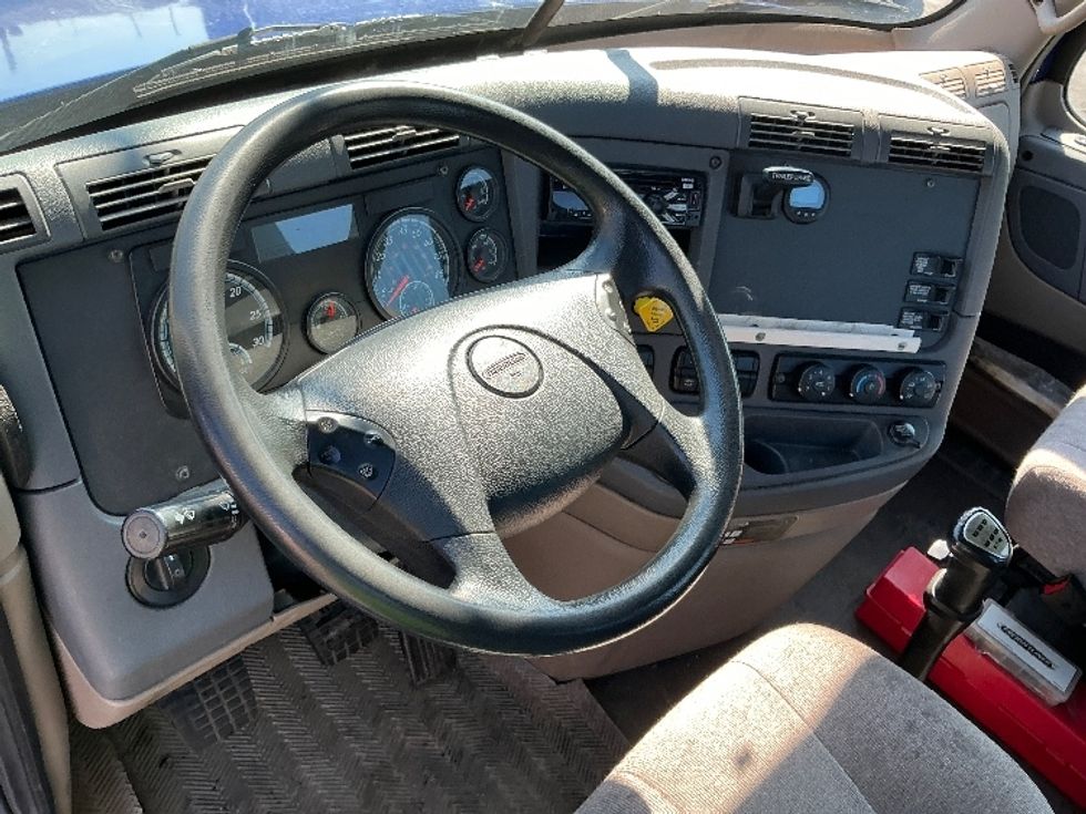 Day Cab Tractor-Heavy Duty Tractors-Freightliner-2019-Cascadia 12564ST-Chicopee-MA-150,526\n\t\tmiles-$ 44,250 - Image 10