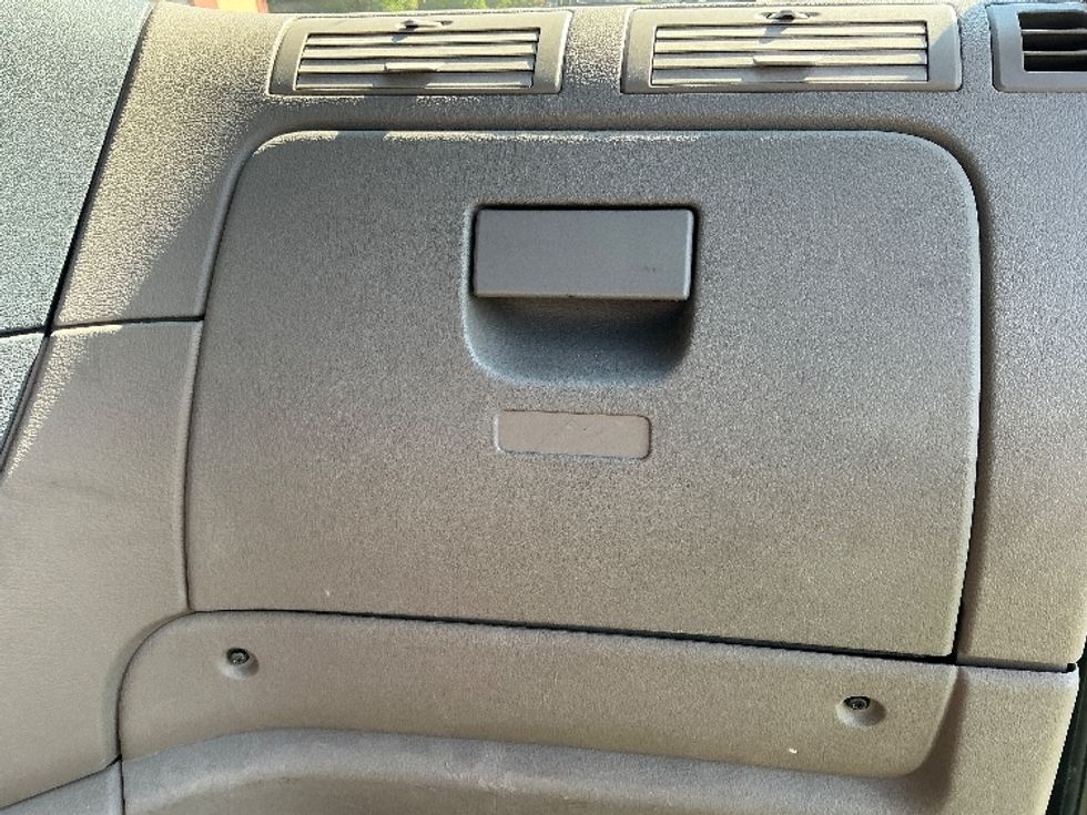 Day Cab Tractor-Heavy Duty Tractors-Freightliner-2019-Cascadia 12564ST-Chicopee-MA-150,526\n\t\tmiles-$ 44,250 - Image 13