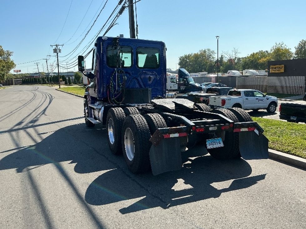 Day Cab Tractor-Heavy Duty Tractors-Freightliner-2019-Cascadia 12564ST-Chicopee-MA-150,526\n\t\tmiles-$ 44,250 - Image 5