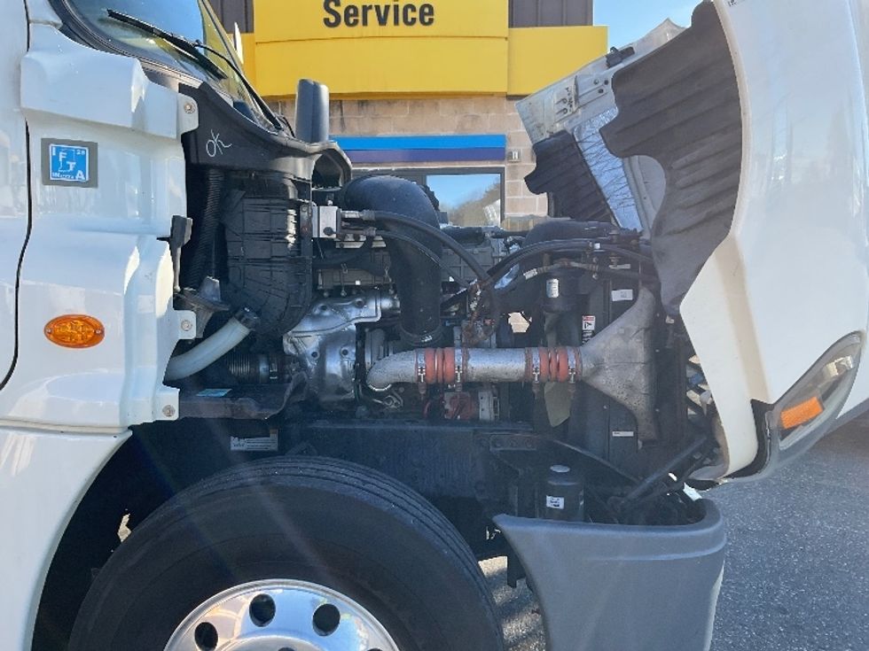 Day Cab Tractor-Heavy Duty Tractors-Freightliner-2019-Cascadia 12564ST-Chicopee-MA-266,532\n\t\tmiles-$ 47,750 - Image 15