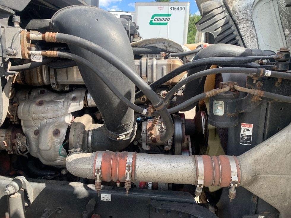 Day Cab Tractor-Heavy Duty Tractors-Freightliner-2019-Cascadia 12564ST-Chicopee-MA-489,076\n\t\tmiles-$ 28,500 - Image 15