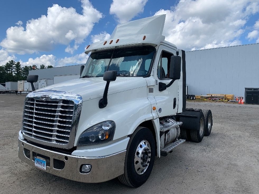 Day Cab Tractor-Heavy Duty Tractors-Freightliner-2019-Cascadia 12564ST-Chicopee-MA-489,076\n\t\tmiles-$ 28,500 - Image 3