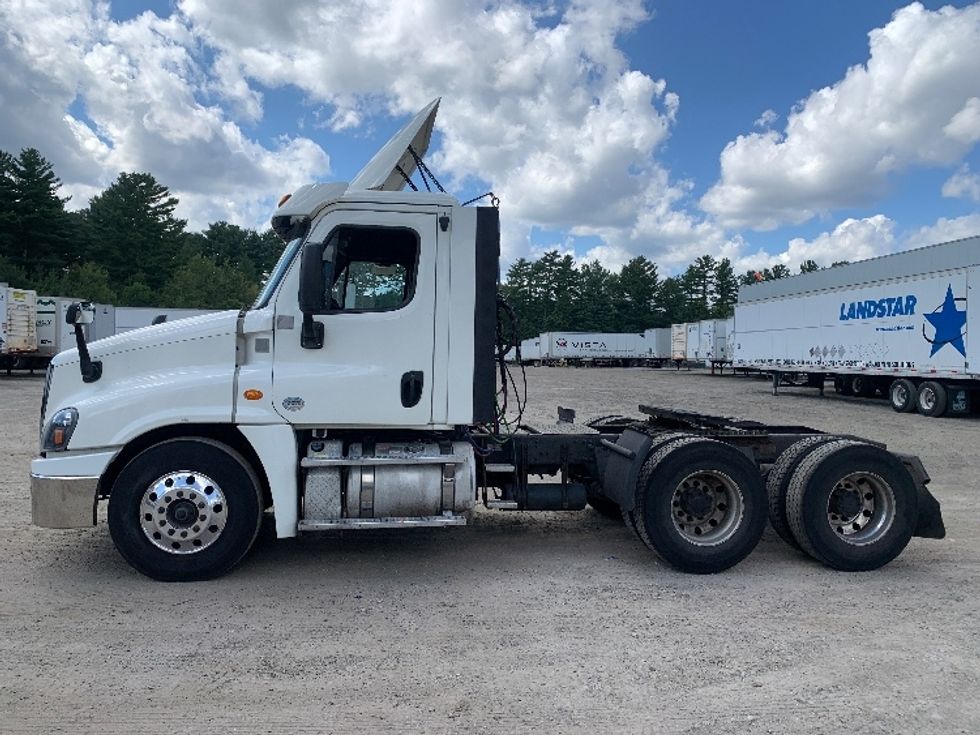 Day Cab Tractor-Heavy Duty Tractors-Freightliner-2019-Cascadia 12564ST-Chicopee-MA-489,076\n\t\tmiles-$ 28,500 - Image 4