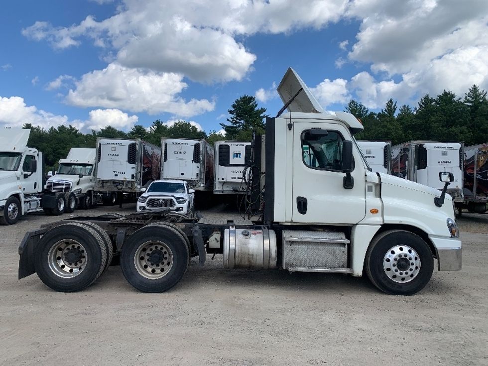 Day Cab Tractor-Heavy Duty Tractors-Freightliner-2019-Cascadia 12564ST-Chicopee-MA-489,076\n\t\tmiles-$ 28,500 - Image 8