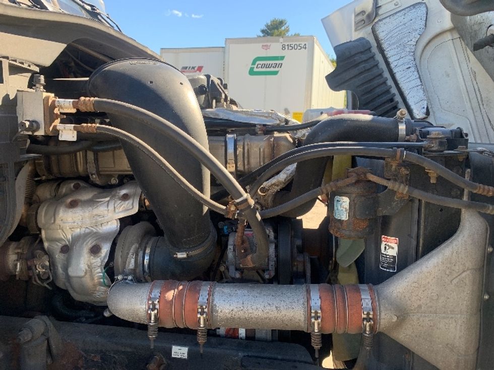 Day Cab Tractor-Heavy Duty Tractors-Freightliner-2019-Cascadia 12564ST-Chicopee-MA-492,483\n\t\tmiles-$ 28,250 - Image 15