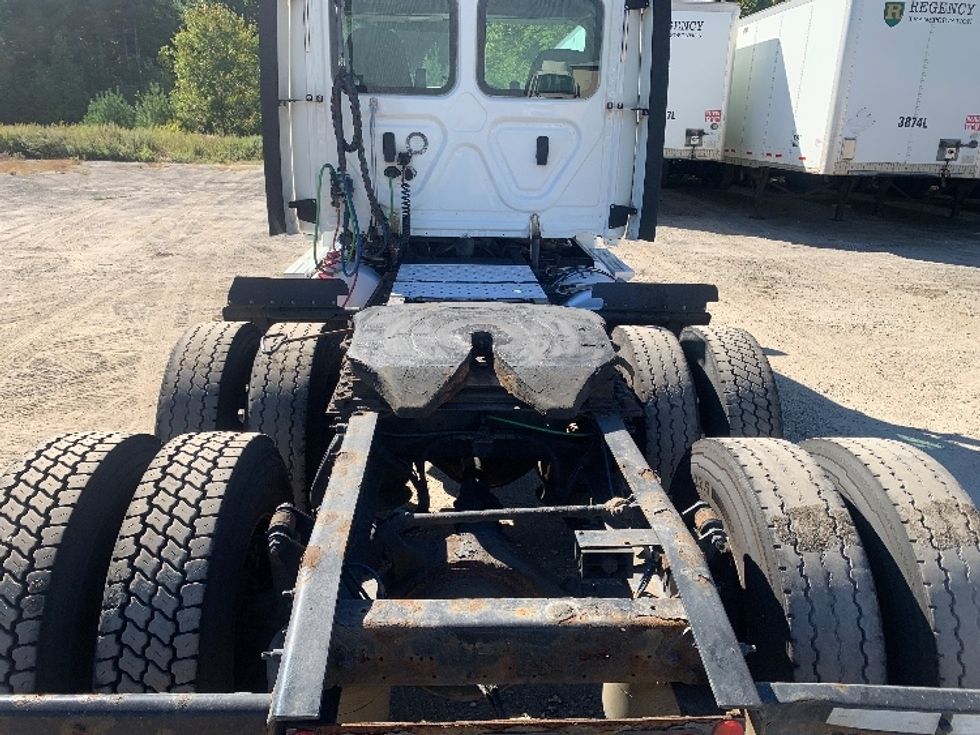 Day Cab Tractor-Heavy Duty Tractors-Freightliner-2019-Cascadia 12564ST-Chicopee-MA-492,483\n\t\tmiles-$ 28,250 - Image 6