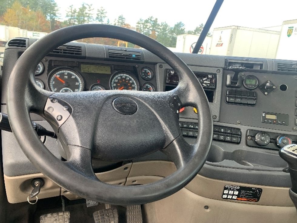 Day Cab Tractor-Heavy Duty Tractors-Freightliner-2019-Cascadia 12564ST-Chicopee-MA-501,612\n\t\tmiles-$ 27,500 - Image 11