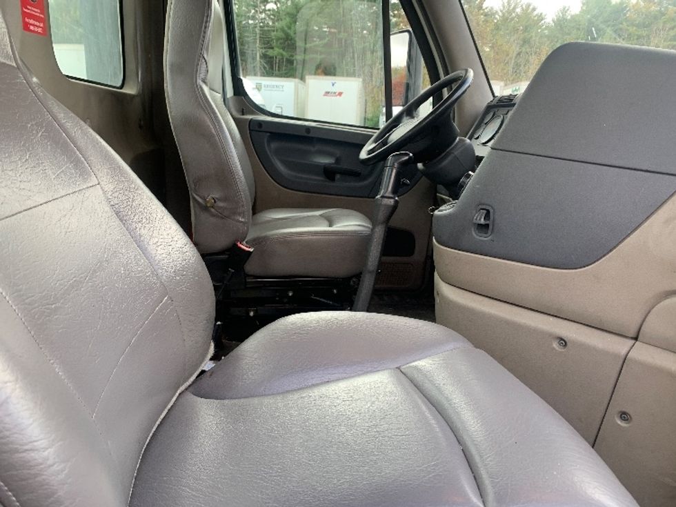 Day Cab Tractor-Heavy Duty Tractors-Freightliner-2019-Cascadia 12564ST-Chicopee-MA-501,612\n\t\tmiles-$ 27,500 - Image 14