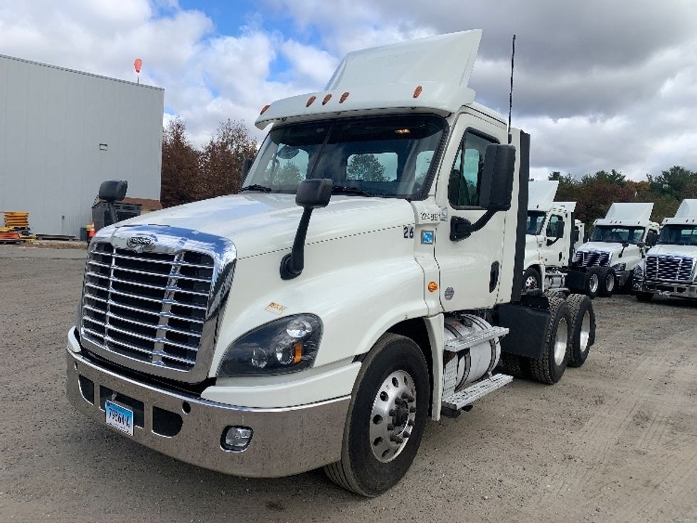 Day Cab Tractor-Heavy Duty Tractors-Freightliner-2019-Cascadia 12564ST-Chicopee-MA-501,612\n\t\tmiles-$ 27,500 - Image 3
