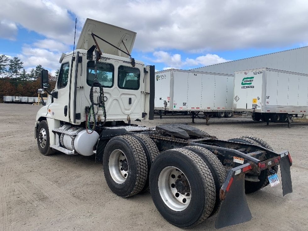 Day Cab Tractor-Heavy Duty Tractors-Freightliner-2019-Cascadia 12564ST-Chicopee-MA-501,612\n\t\tmiles-$ 27,500 - Image 5