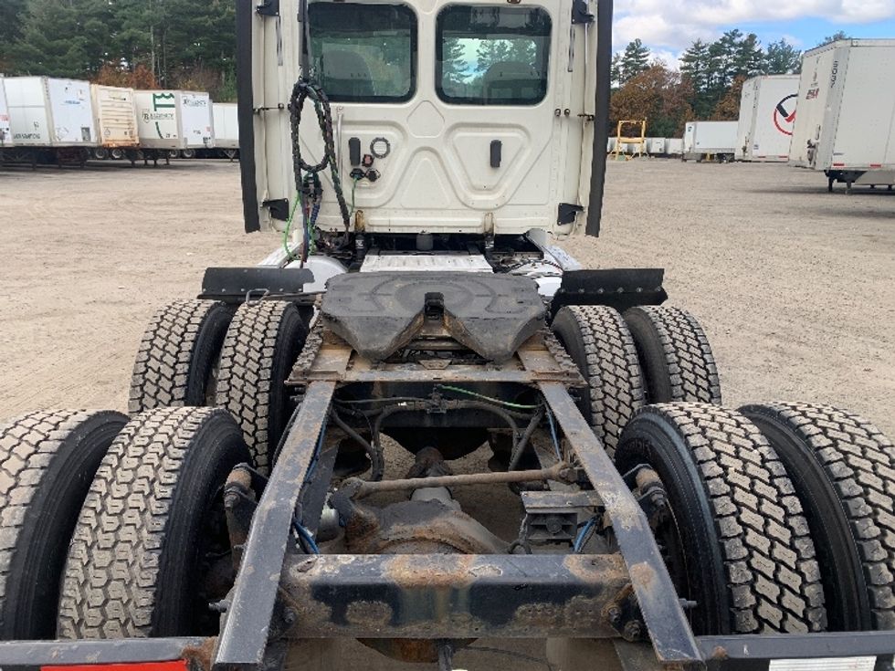 Day Cab Tractor-Heavy Duty Tractors-Freightliner-2019-Cascadia 12564ST-Chicopee-MA-501,612\n\t\tmiles-$ 27,500 - Image 6