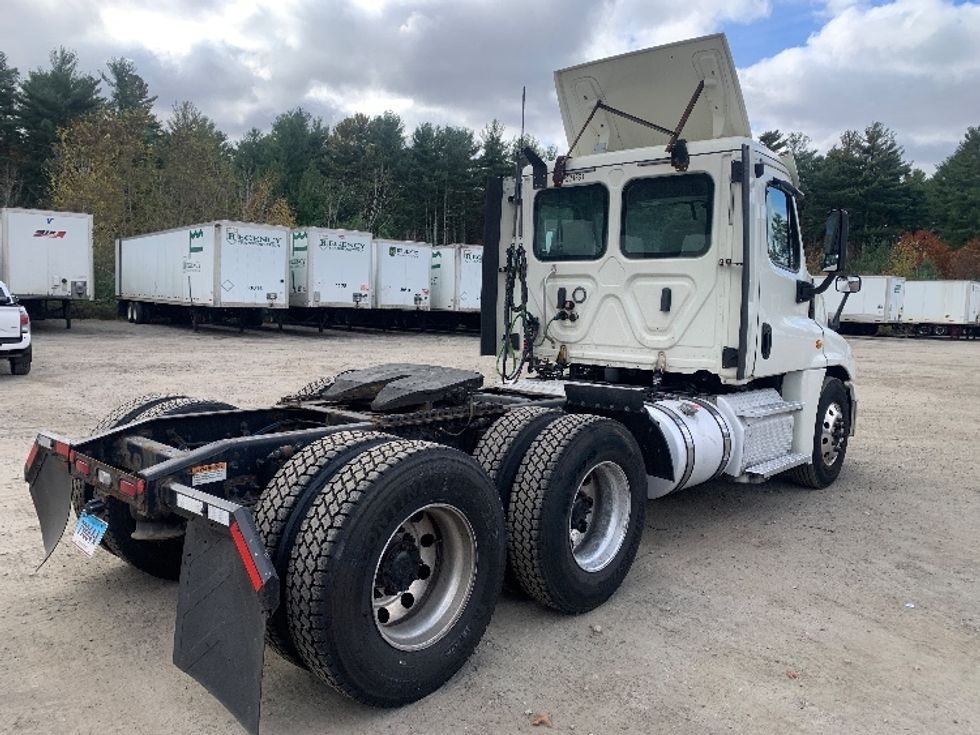 Day Cab Tractor-Heavy Duty Tractors-Freightliner-2019-Cascadia 12564ST-Chicopee-MA-501,612\n\t\tmiles-$ 27,500 - Image 7