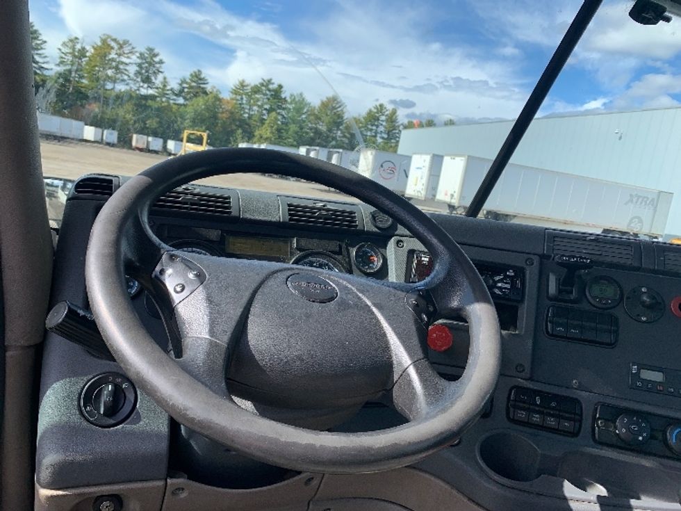 Day Cab Tractor-Heavy Duty Tractors-Freightliner-2019-Cascadia 12564ST-Chicopee-MA-505,703\n\t\tmiles-$ 27,250 - Image 11
