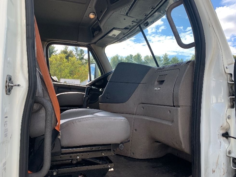 Day Cab Tractor-Heavy Duty Tractors-Freightliner-2019-Cascadia 12564ST-Chicopee-MA-505,703\n\t\tmiles-$ 27,250 - Image 12