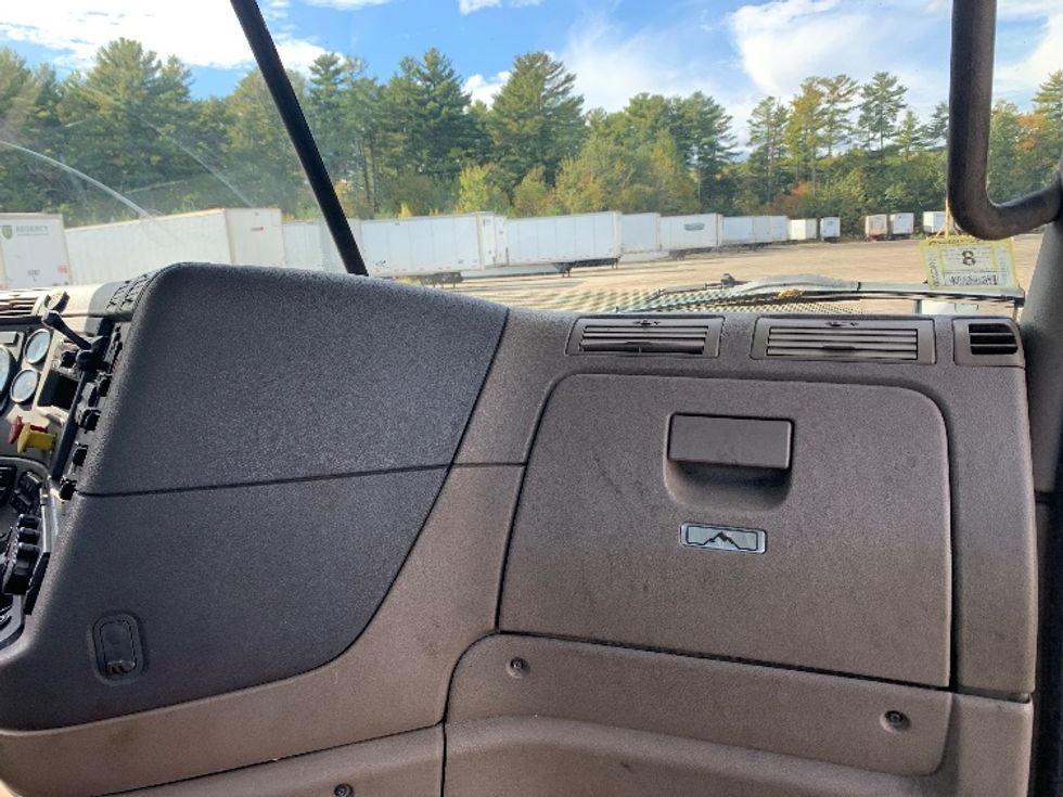 Day Cab Tractor-Heavy Duty Tractors-Freightliner-2019-Cascadia 12564ST-Chicopee-MA-505,703\n\t\tmiles-$ 27,250 - Image 13