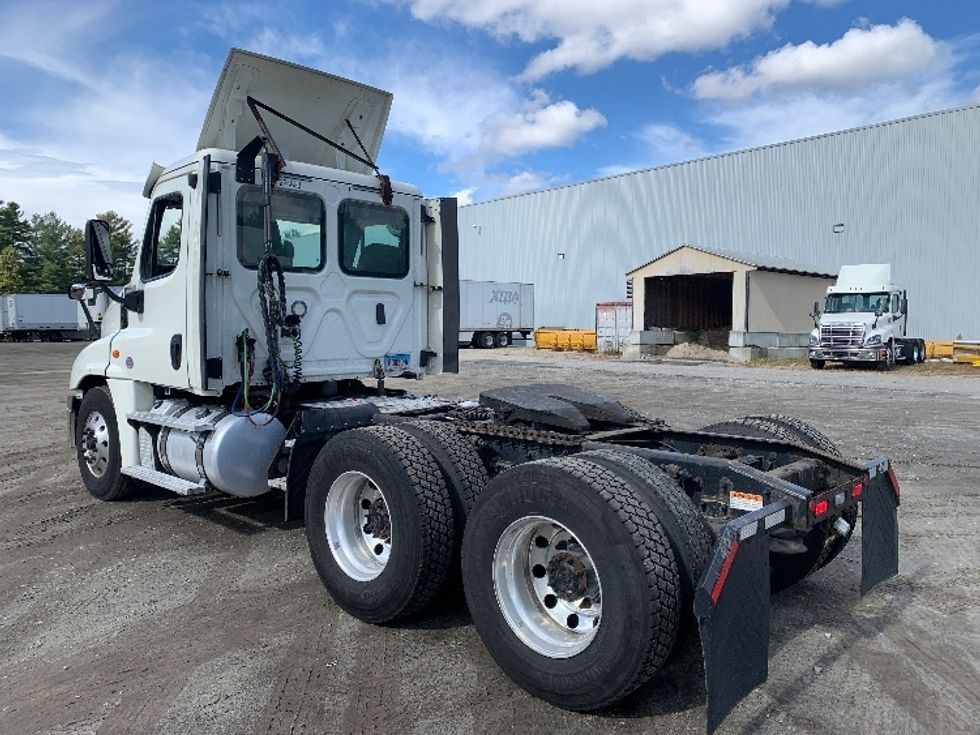 Day Cab Tractor-Heavy Duty Tractors-Freightliner-2019-Cascadia 12564ST-Chicopee-MA-505,703\n\t\tmiles-$ 27,250 - Image 5