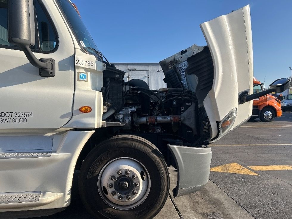 Day Cab Tractor-Heavy Duty Tractors-Freightliner-2019-Cascadia 12564ST-City Of Industry-CA-228,780\n\t\tmiles-$ 49,250 - Image 15