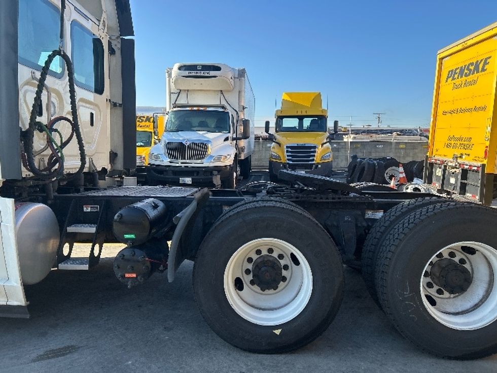 Day Cab Tractor-Heavy Duty Tractors-Freightliner-2019-Cascadia 12564ST-City Of Industry-CA-228,780\n\t\tmiles-$ 49,250 - Image 17