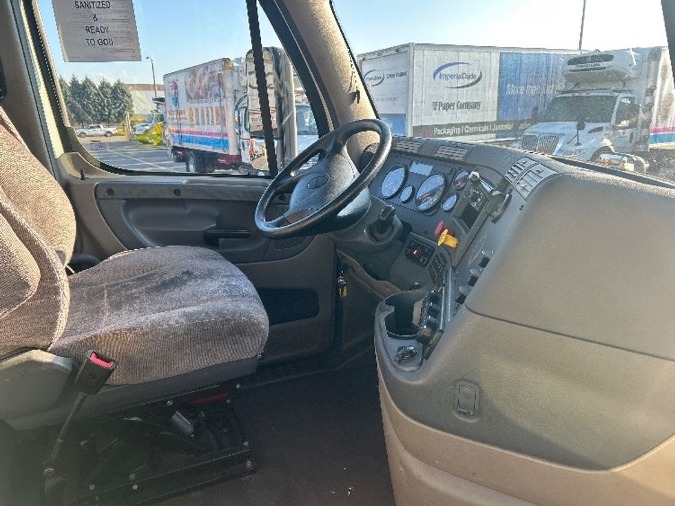 Day Cab Tractor-Heavy Duty Tractors-Freightliner-2019-Cascadia 12564ST-City Of Industry-CA-228,780\n\t\tmiles-$ 49,250 - Image 14