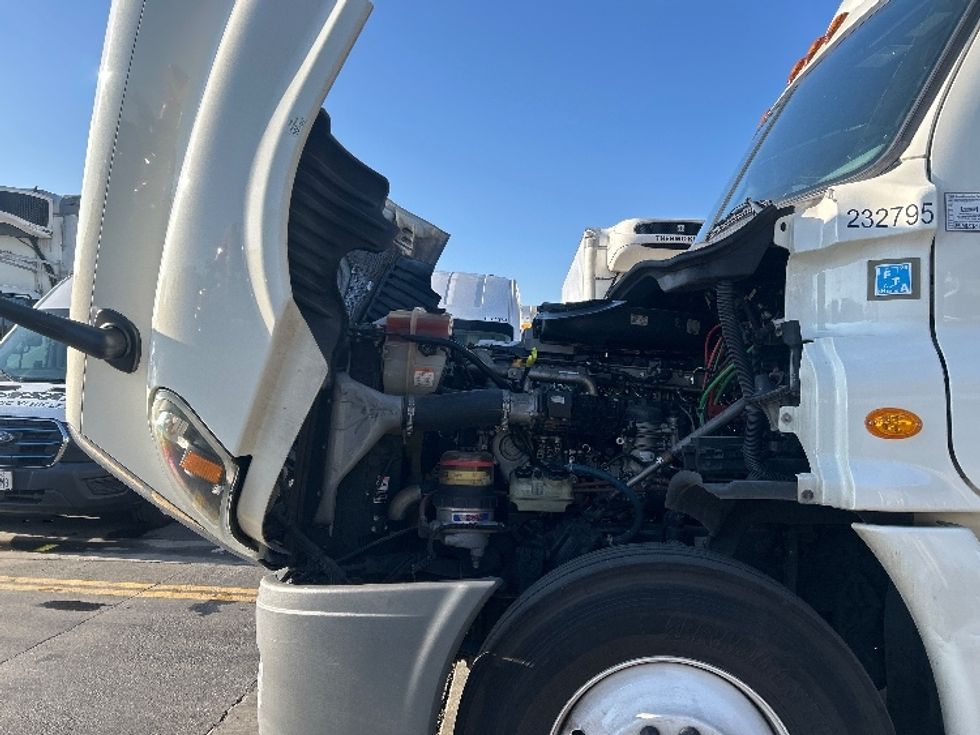 Day Cab Tractor-Heavy Duty Tractors-Freightliner-2019-Cascadia 12564ST-City Of Industry-CA-228,780\n\t\tmiles-$ 49,250 - Image 16