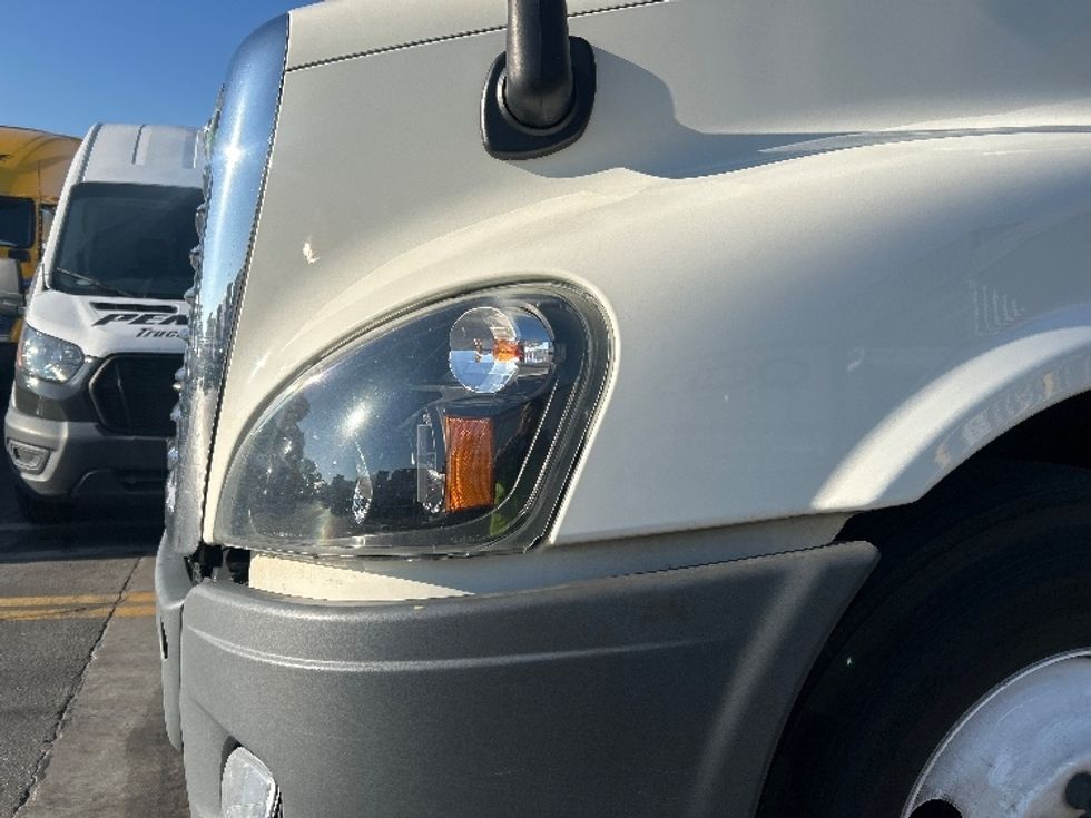 Day Cab Tractor-Heavy Duty Tractors-Freightliner-2019-Cascadia 12564ST-City Of Industry-CA-228,780\n\t\tmiles-$ 49,250 - Image 20