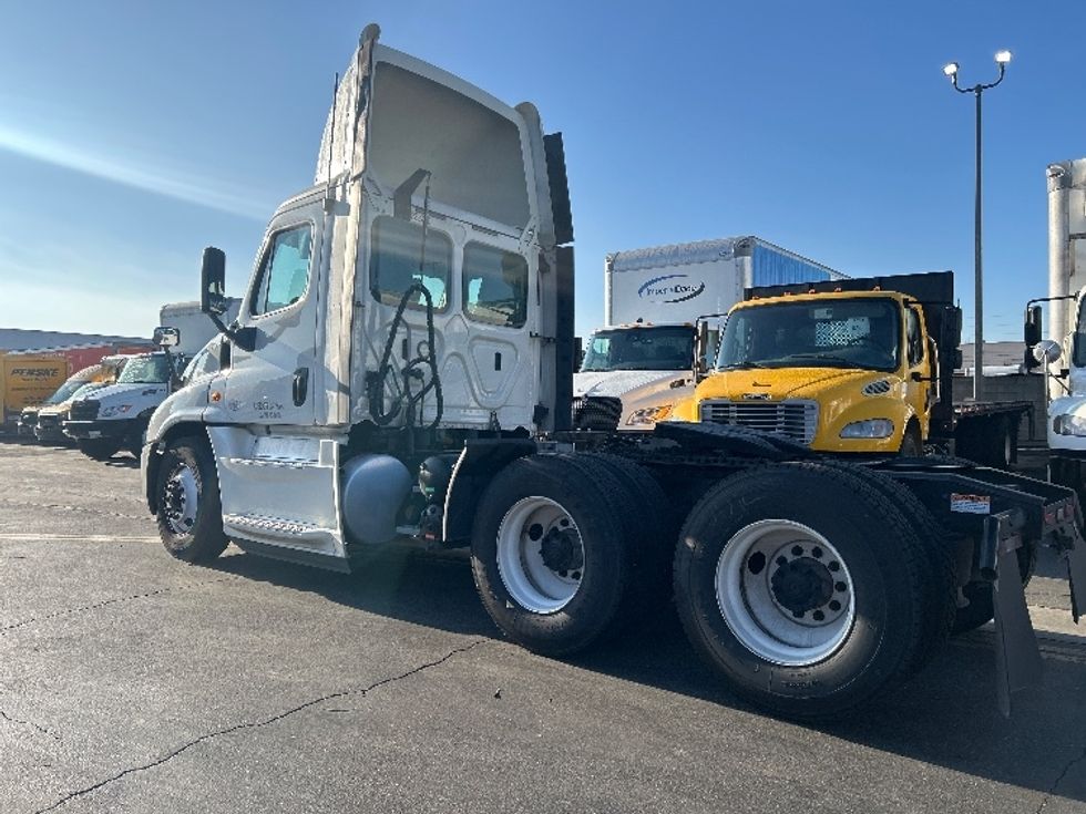 Day Cab Tractor-Heavy Duty Tractors-Freightliner-2019-Cascadia 12564ST-City Of Industry-CA-228,780\n\t\tmiles-$ 49,250 - Image 5