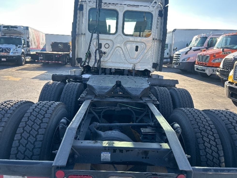 Day Cab Tractor-Heavy Duty Tractors-Freightliner-2019-Cascadia 12564ST-City Of Industry-CA-228,780\n\t\tmiles-$ 49,250 - Image 6