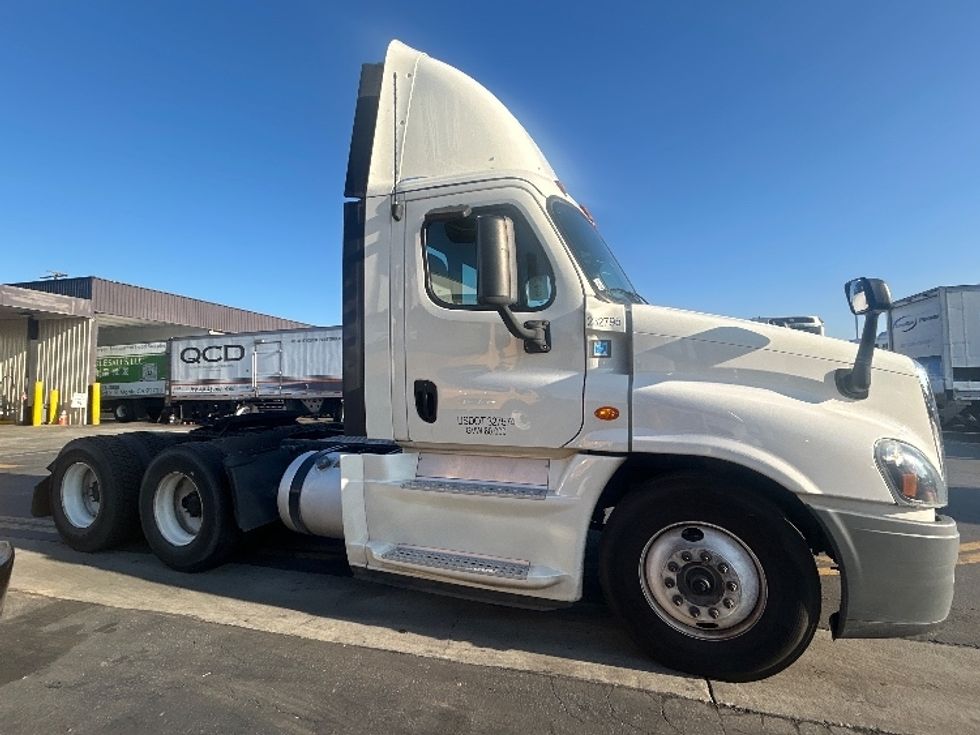 Day Cab Tractor-Heavy Duty Tractors-Freightliner-2019-Cascadia 12564ST-City Of Industry-CA-228,780\n\t\tmiles-$ 49,250 - Image 8
