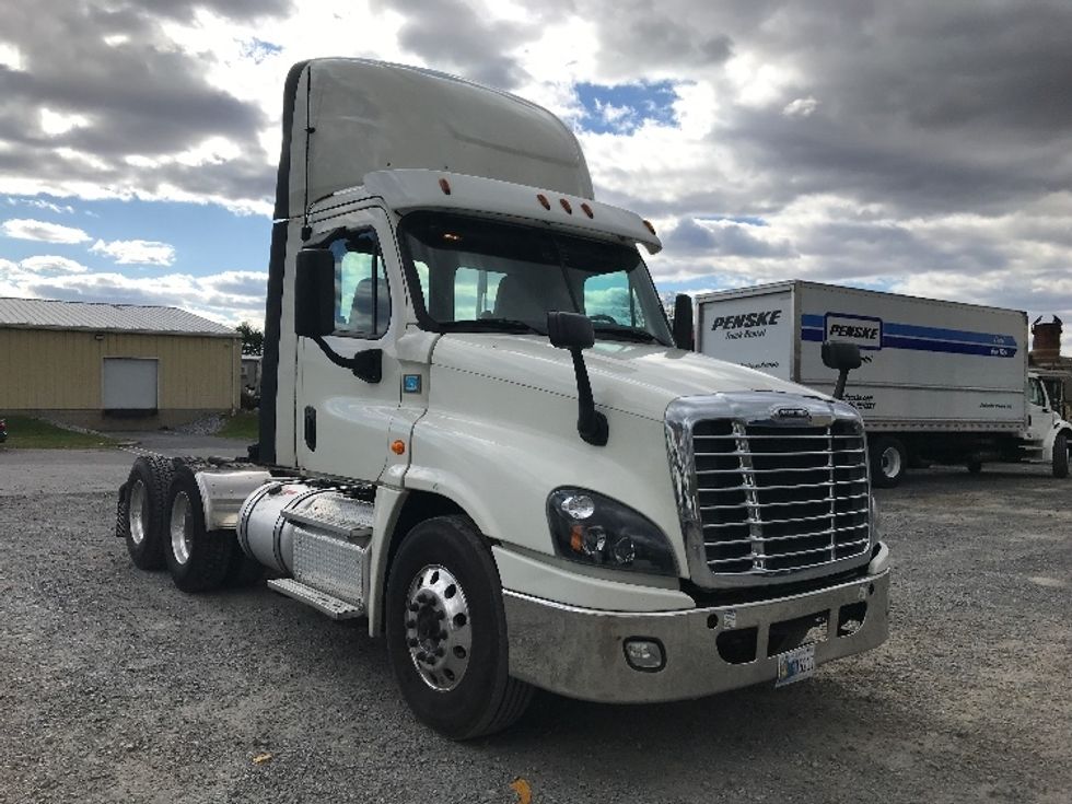 Day Cab Tractor-Heavy Duty Tractors-Freightliner-2019-Cascadia 12564ST-Cleona-PA-459,205\n\t\tmiles-$ 34,500 - Image 1