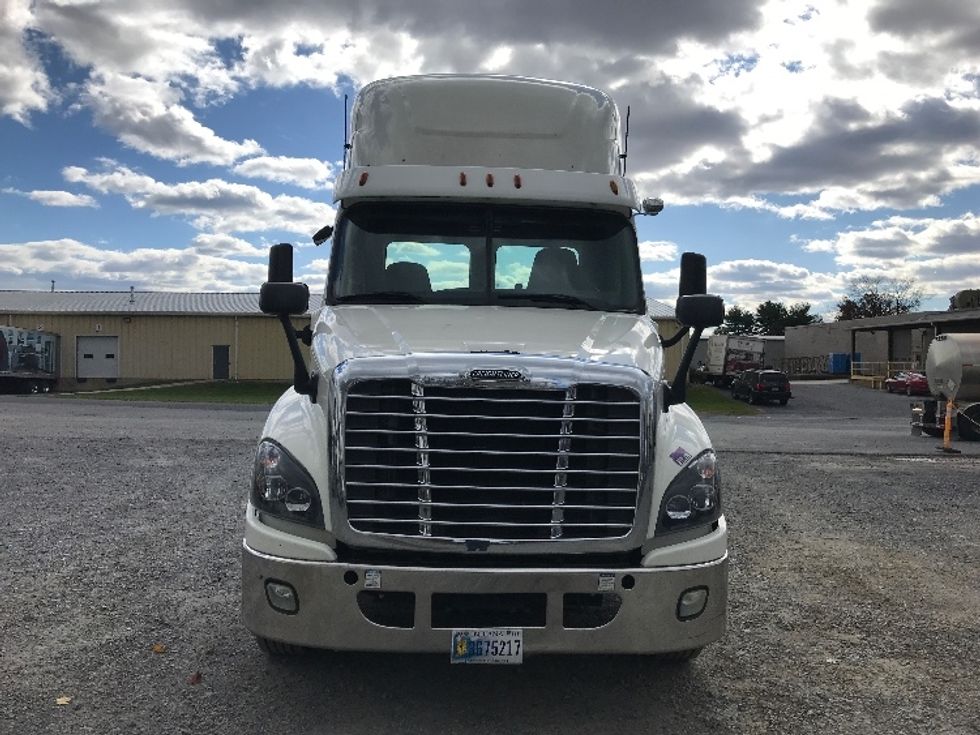 Day Cab Tractor-Heavy Duty Tractors-Freightliner-2019-Cascadia 12564ST-Cleona-PA-459,205\n\t\tmiles-$ 34,500 - Image 2