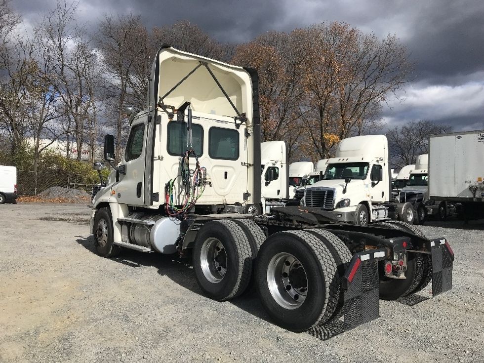 Day Cab Tractor-Heavy Duty Tractors-Freightliner-2019-Cascadia 12564ST-Cleona-PA-459,205\n\t\tmiles-$ 34,500 - Image 5