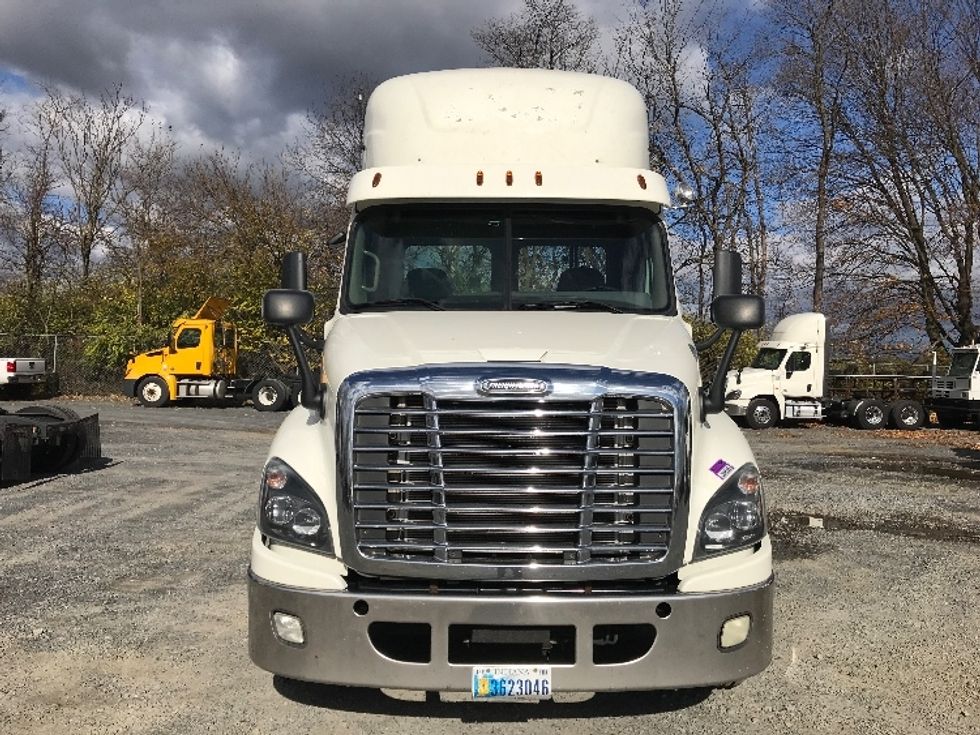 Day Cab Tractor-Heavy Duty Tractors-Freightliner-2019-Cascadia 12564ST-Cleona-PA-463,764\n\t\tmiles-$ 34,250 - Image 2