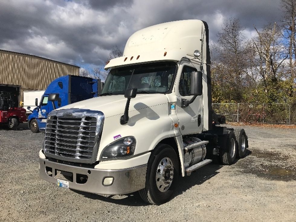 Day Cab Tractor-Heavy Duty Tractors-Freightliner-2019-Cascadia 12564ST-Cleona-PA-463,764\n\t\tmiles-$ 34,250 - Image 3