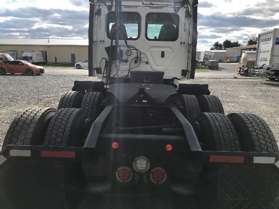 Day Cab Tractor-Heavy Duty Tractors-Freightliner-2019-Cascadia 12564ST-Cleona-PA-463,764\n\t\tmiles-$ 34,250 - Image 6