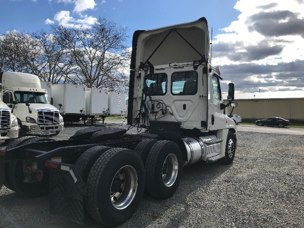 Day Cab Tractor-Heavy Duty Tractors-Freightliner-2019-Cascadia 12564ST-Cleona-PA-463,764\n\t\tmiles-$ 34,250 - Image 7