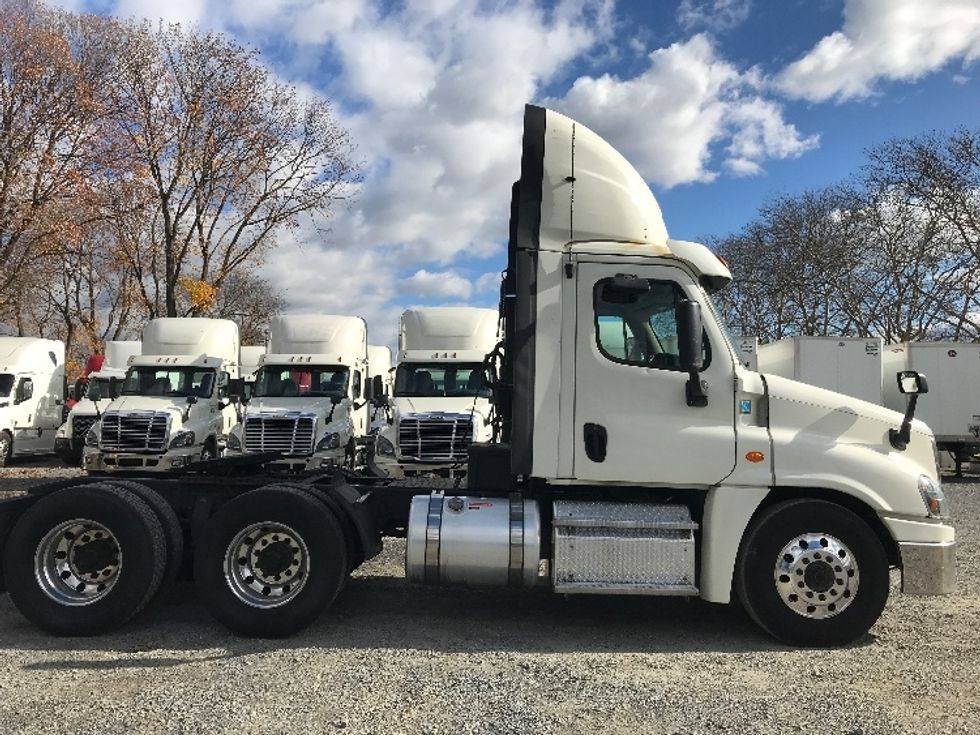 Day Cab Tractor-Heavy Duty Tractors-Freightliner-2019-Cascadia 12564ST-Cleona-PA-463,764\n\t\tmiles-$ 34,250 - Image 8