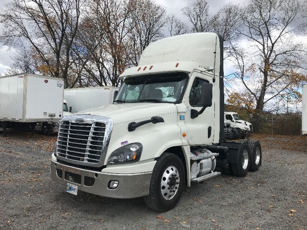 Day Cab Tractor-Heavy Duty Tractors-Freightliner-2019-Cascadia 12564ST-Cleona-PA-483,668\n\t\tmiles-$ 33,500 - Image 3
