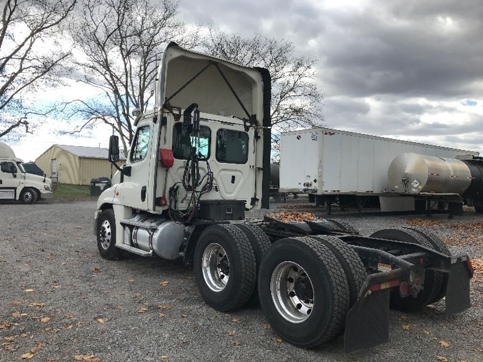 Day Cab Tractor-Heavy Duty Tractors-Freightliner-2019-Cascadia 12564ST-Cleona-PA-483,668\n\t\tmiles-$ 33,500 - Image 5