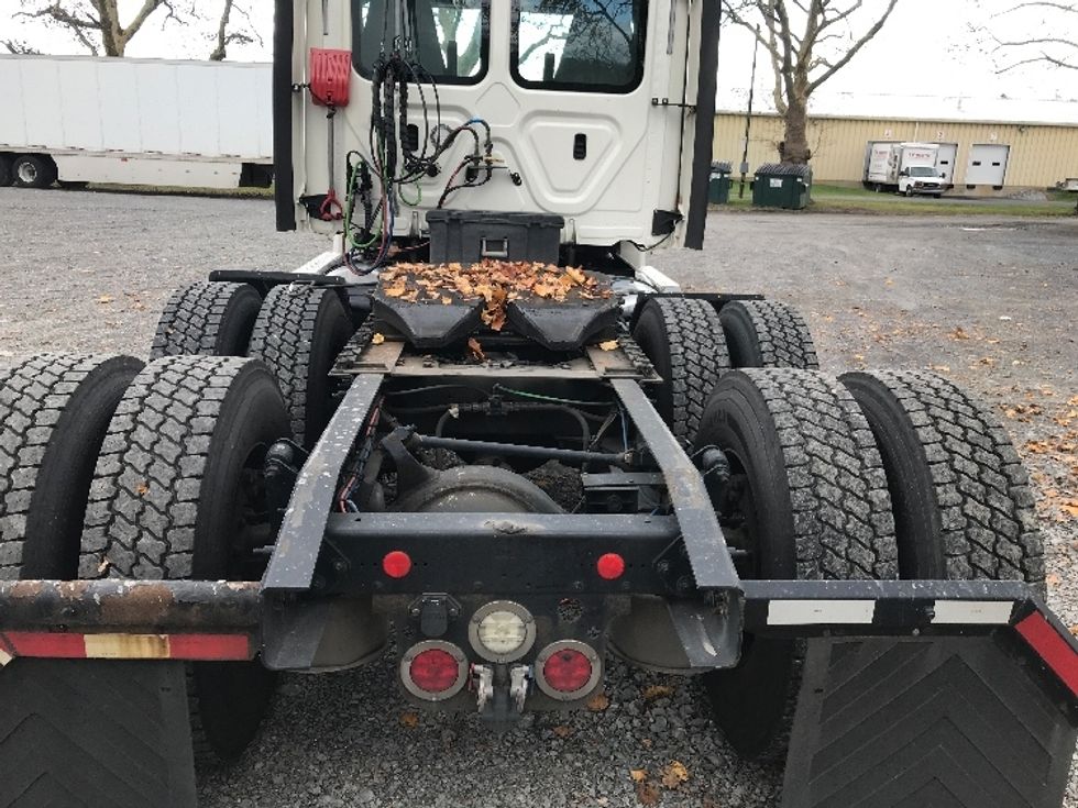 Day Cab Tractor-Heavy Duty Tractors-Freightliner-2019-Cascadia 12564ST-Cleona-PA-483,668\n\t\tmiles-$ 33,500 - Image 6