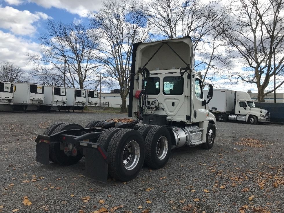 Day Cab Tractor-Heavy Duty Tractors-Freightliner-2019-Cascadia 12564ST-Cleona-PA-483,668\n\t\tmiles-$ 33,500 - Image 7