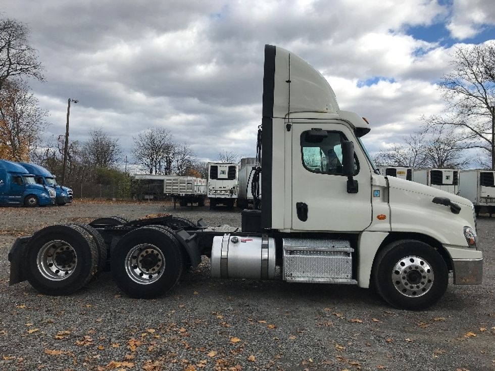 Day Cab Tractor-Heavy Duty Tractors-Freightliner-2019-Cascadia 12564ST-Cleona-PA-483,668\n\t\tmiles-$ 33,500 - Image 8