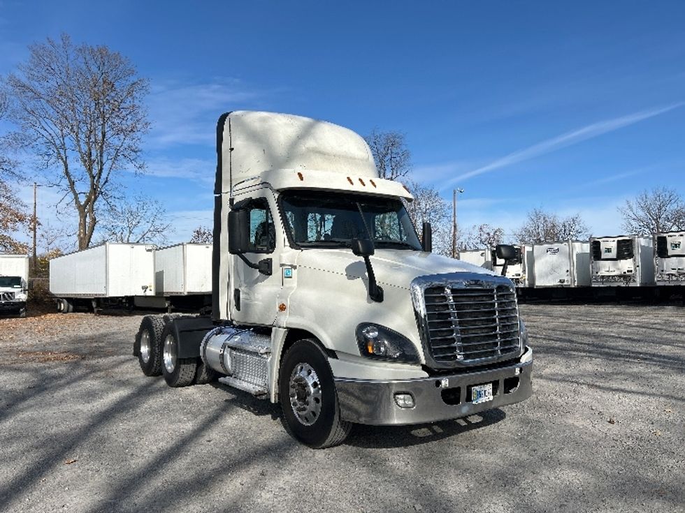 Day Cab Tractor-Heavy Duty Tractors-Freightliner-2019-Cascadia 12564ST-Cleona-PA-489,298\n\t\tmiles-$ 33,000 - Image 1