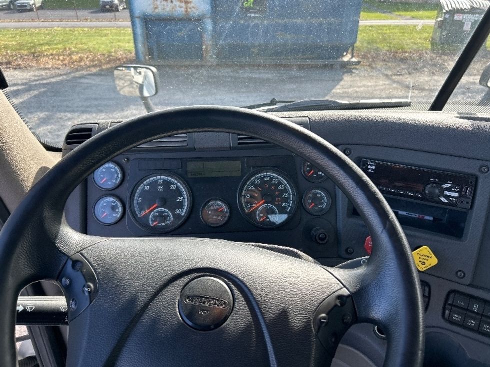 Day Cab Tractor-Heavy Duty Tractors-Freightliner-2019-Cascadia 12564ST-Cleona-PA-489,298\n\t\tmiles-$ 33,000 - Image 11