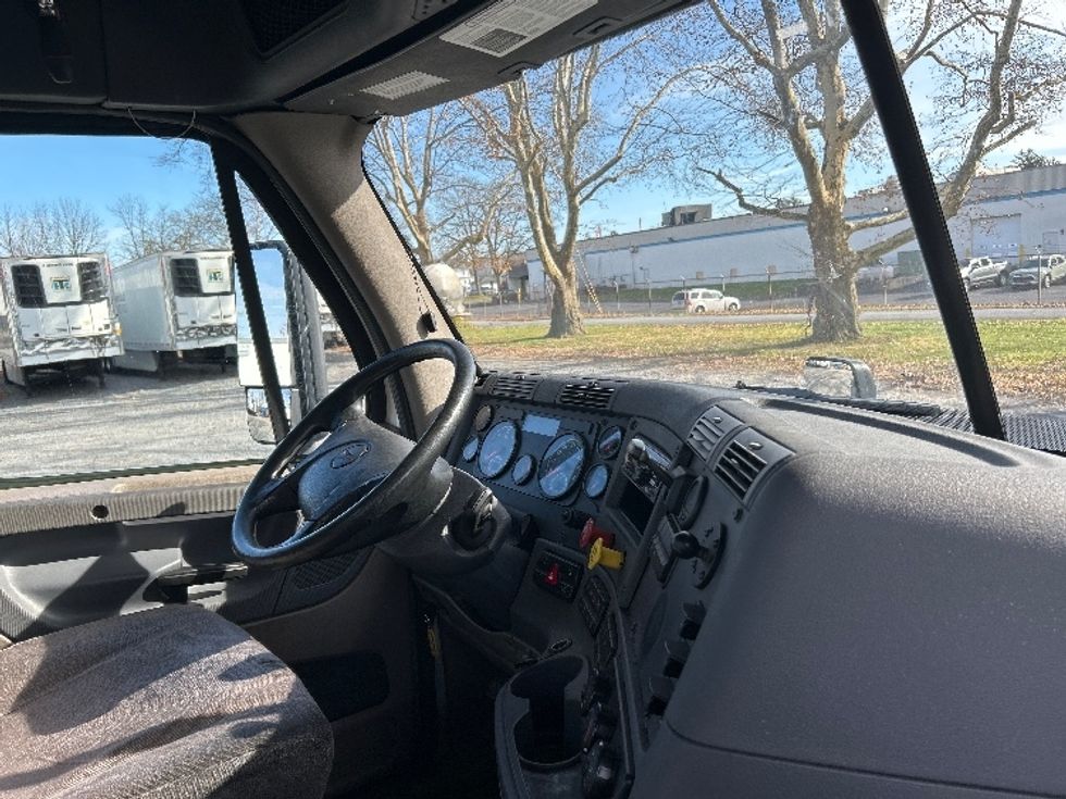 Day Cab Tractor-Heavy Duty Tractors-Freightliner-2019-Cascadia 12564ST-Cleona-PA-489,298\n\t\tmiles-$ 33,000 - Image 14