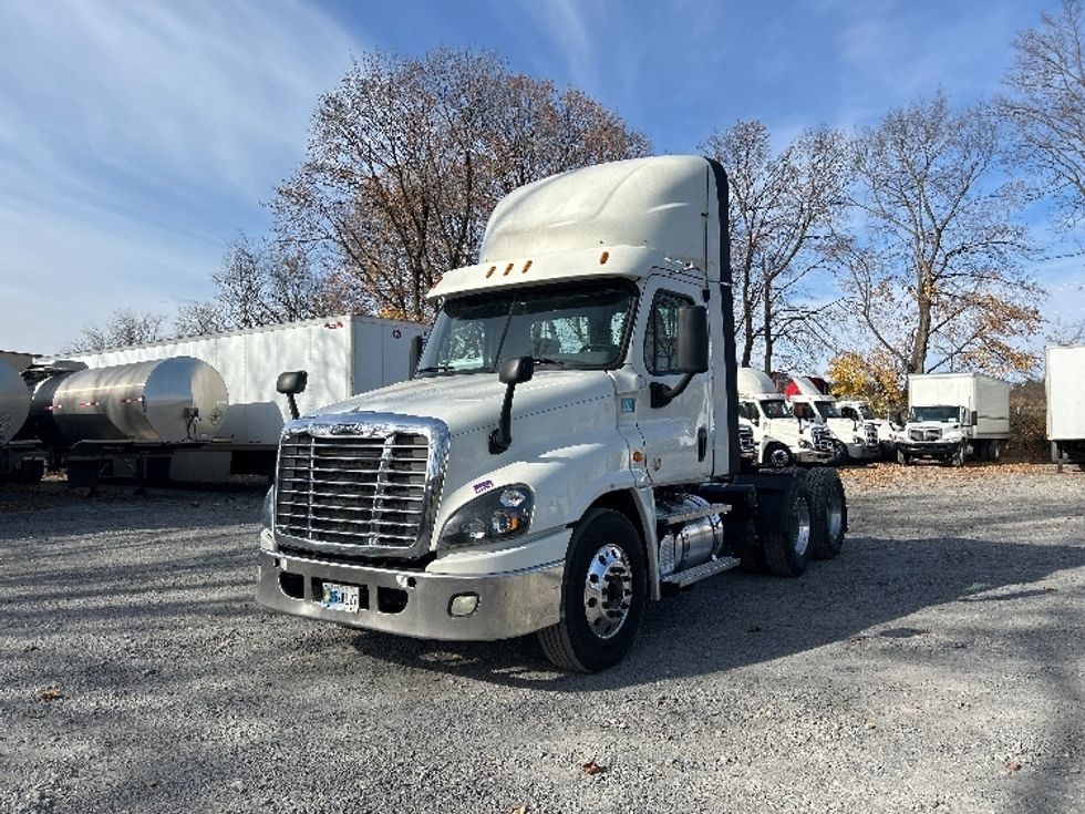 Day Cab Tractor-Heavy Duty Tractors-Freightliner-2019-Cascadia 12564ST-Cleona-PA-489,298\n\t\tmiles-$ 33,000 - Image 3