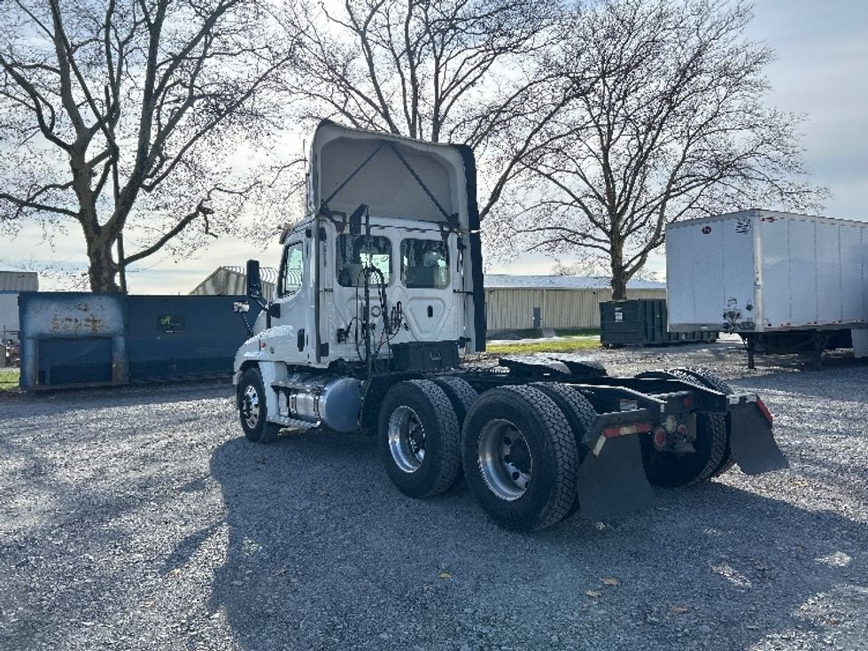 Day Cab Tractor-Heavy Duty Tractors-Freightliner-2019-Cascadia 12564ST-Cleona-PA-489,298\n\t\tmiles-$ 33,000 - Image 5