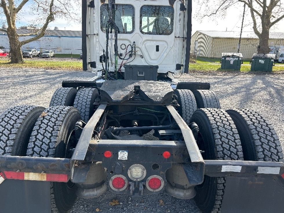 Day Cab Tractor-Heavy Duty Tractors-Freightliner-2019-Cascadia 12564ST-Cleona-PA-489,298\n\t\tmiles-$ 33,000 - Image 6